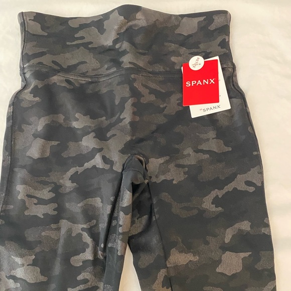 NWT Spanx Faux Leather Camo Leggings - Picture 2 of 4
